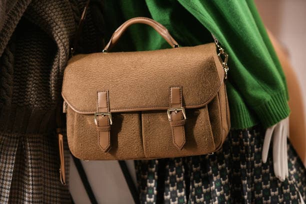 کیف چرم اداری زنانه جادار و سبک مناسب محل کار و دانشگاه